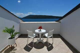 Отель Hotel Perla Херцег-Нови Улучшенный двухместный номер с 1 кроватью и видом на море-1