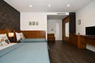 Отель Hotel Perla Херцег-Нови Стандартный трехместный номер-4