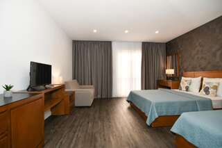 Отель Hotel Perla Херцег-Нови Стандартный трехместный номер-7