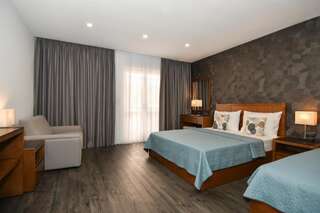 Отель Hotel Perla Херцег-Нови Стандартный трехместный номер-9