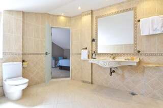 Отель Hotel Perla Херцег-Нови Улучшенный двухместный номер с 1 кроватью и видом на море-10