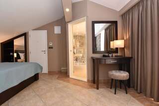 Отель Hotel Perla Херцег-Нови Улучшенный двухместный номер с 1 кроватью и видом на море-12